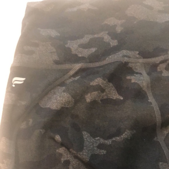 Fabletics Powerhold camo leggings black grey green - Picture 9 of 9